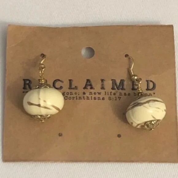 Reclaimed Handmade Cream & Gold Ball Dangle Earrings NOC - Picture 1 of 6